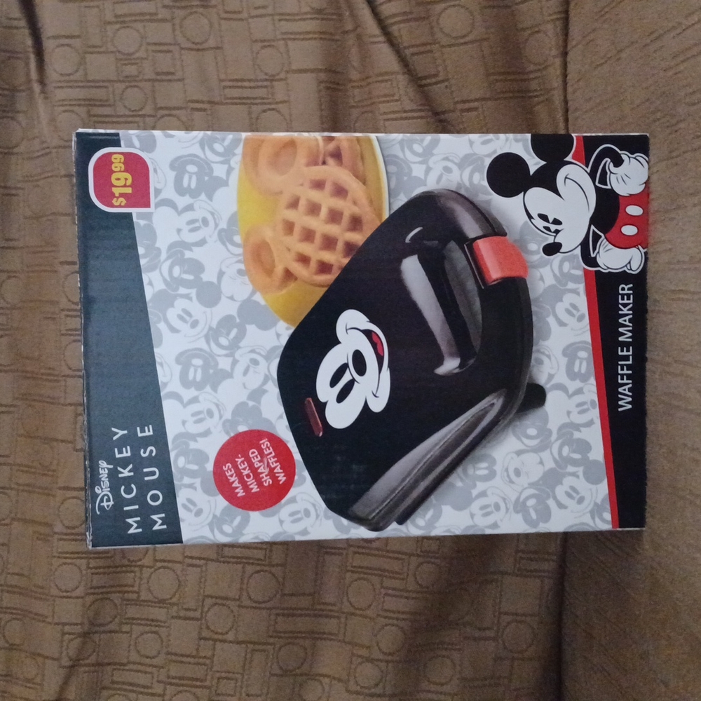 New Disney Mickey Mouse Non-Stick Waffle Maker